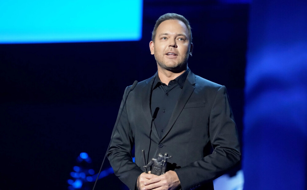 “Tāda vārda nav!” Lauris Reiniks aizrāda “Koru karu” korim par dziesmas “Es skrienu” izpildījumu