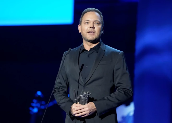 “Tāda vārda nav!” Lauris Reiniks aizrāda “Koru karu” korim par dziesmas “Es skrienu” izpildījumu