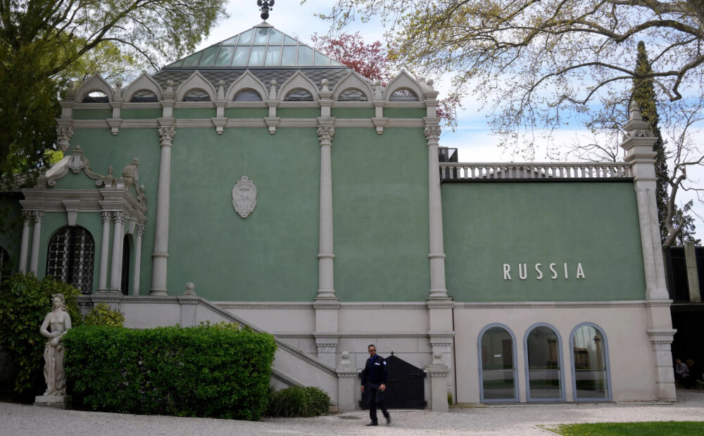 Latvijā liedz ieceļot Krievijas biennāles pārstāvjiem, tostarp Lavrova meitai