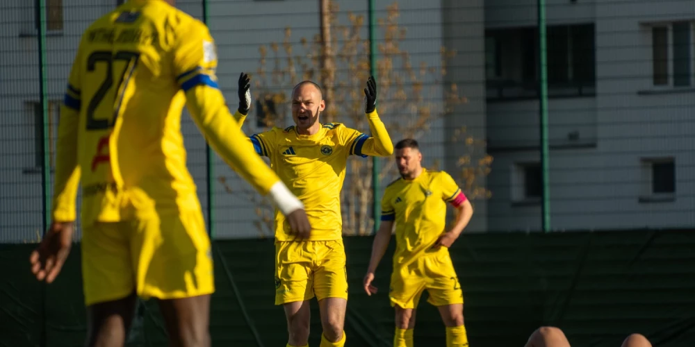 "Super Nova" futbolisti virslīgas mačā izcīna uzvaru.