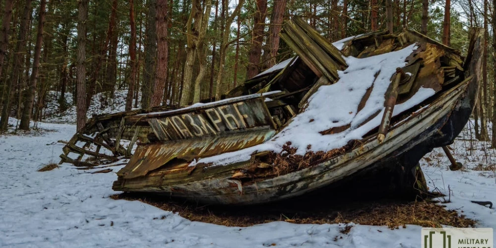 Фактически кладбище лодок — это не просто необычная локация, а прямое свидетельство того, как политические решения изменили традиционный образ жизни прибрежных деревень.