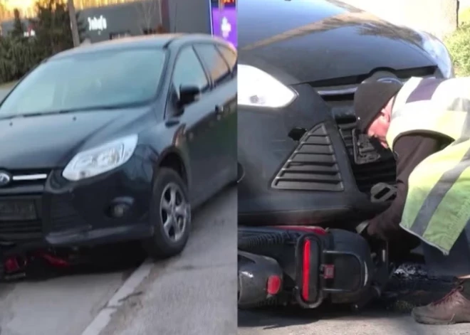 Sarkandaugavā zem reibušas vadītājas auto iesprūst elektrovelosipēds