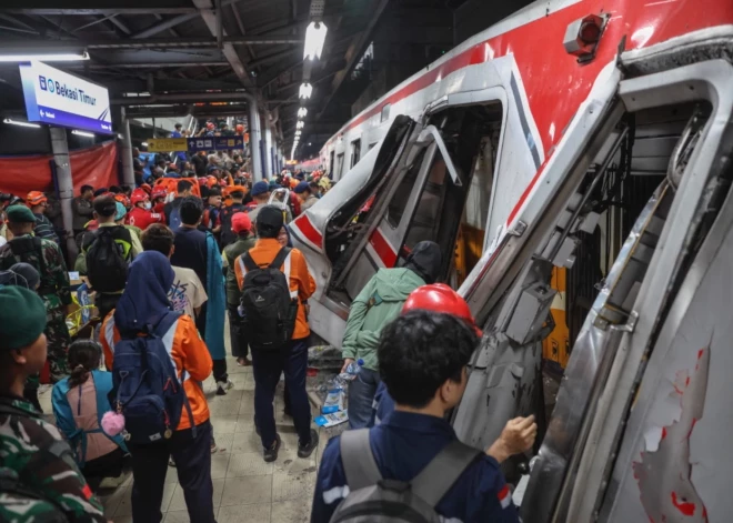 Smaga vilcienu sadursme Indonēzijā: vismaz 14 bojāgājušie un desmitiem ievainoto
