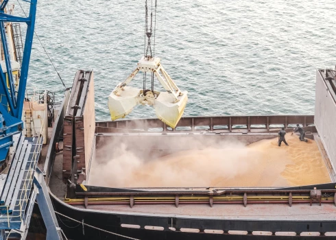 Ukrainas Ārlietu ministrija izsauc Izraēlas vēstnieku saistībā ar zagto graudu kuģi. 