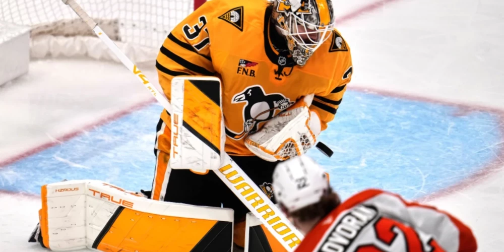 Latvijas vārtsargs Artūrs Šilovs.