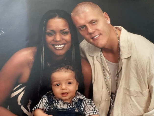 Džesika stāsta, ka šīs fotogrāfijas tapušas, vēl pirms Kaspara dzīvē parādījās narkotikas. “Es šo saucu par viņa skaisto dzīves nodaļu,” viņa saka, piebilstot, ka tajā laikā Kaspars bijis labs cilvēks un ļoti uzticīgs vīrs.