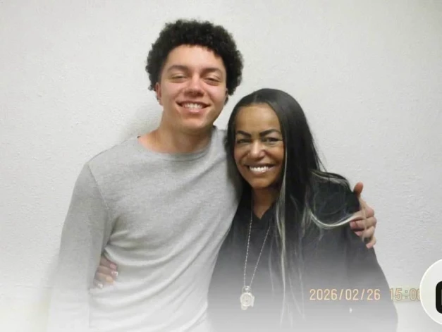 Džesika Kambala, viesojoties pie dēla cietumā Īrijā.