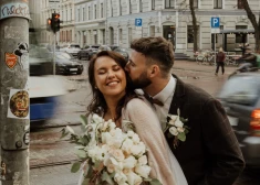 Apprecējusies mūziķa Mika Dukura bijusī sieva Laura