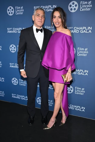 Джордж и Амаль Клуни получили французское гражданство ради спокойной жизни детей.