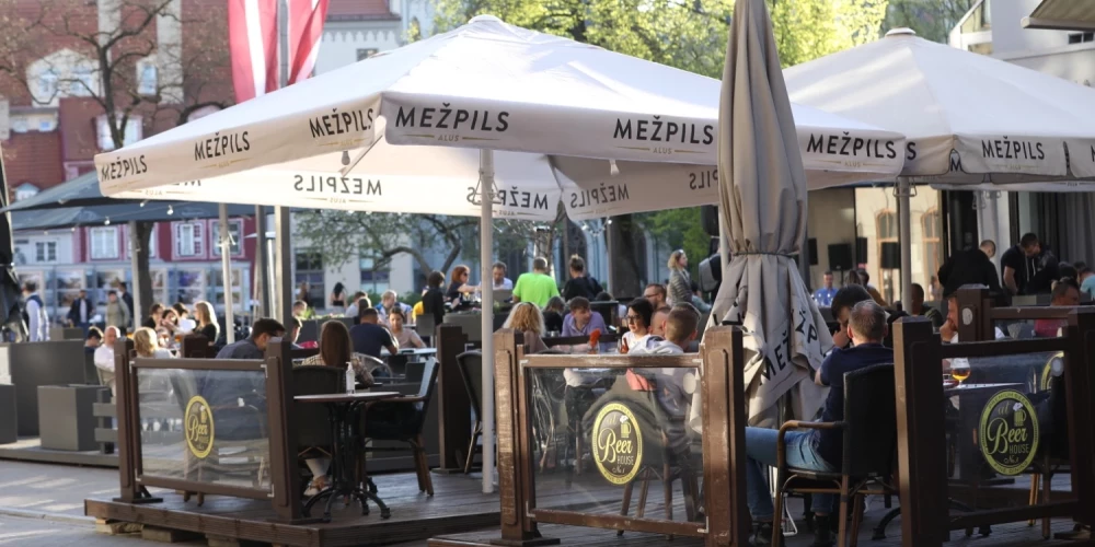 Pasaules čempionāta hokejā laikā āra kafejnīcās varēs izvietot ekrānus un pārvietojamās dzērienu iekārtas. 