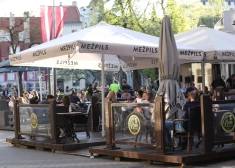 Pasaules čempionāta hokejā laikā āra kafejnīcās varēs izvietot ekrānus un pārvietojamās dzērienu iekārtas