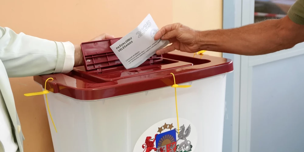 Pašvaldību vēlēšanas 72. vēlēšanu iecirknī Rīgas Valsts 3. ģimnāzijā.