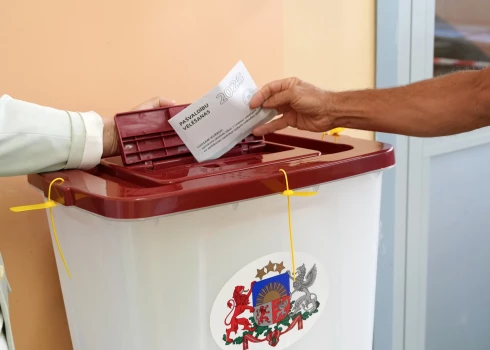 Pašvaldību vēlēšanas 72. vēlēšanu iecirknī Rīgas Valsts 3. ģimnāzijā.