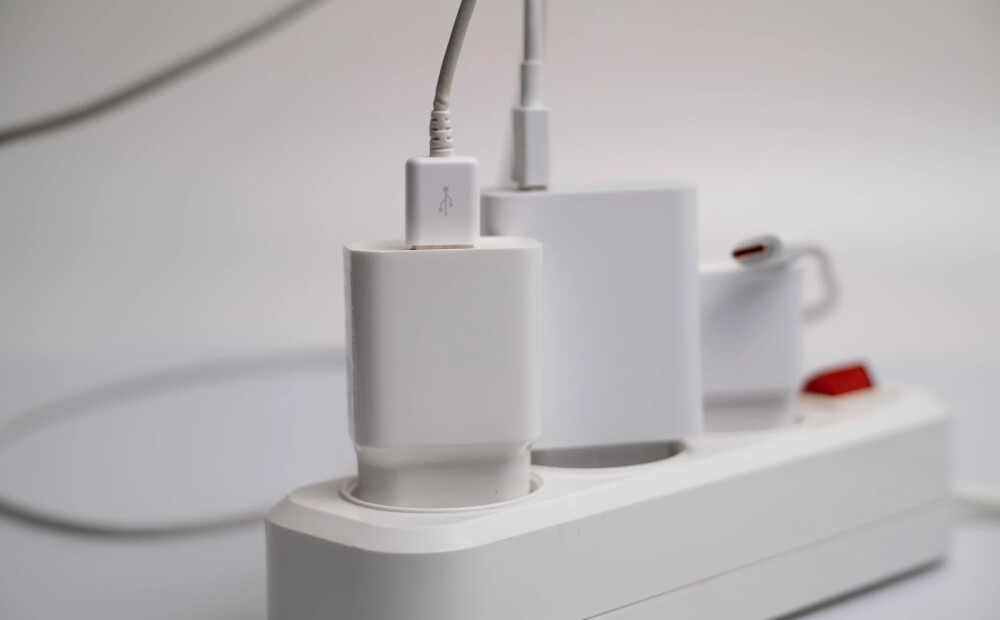 Elektriķi nosauc 5 ierīces, kuras nekad nevajadzētu pieslēgt pagarinātājam