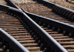 Slēgs autotransporta kustību pāri dzelzceļa pārbrauktuvei Kalvene - Ilmāja