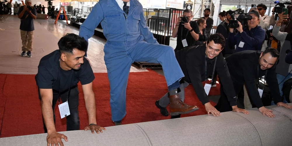 “Oskaru” sarkanais paklājs konteineros? Izrādās, stāsts ir sarežģītāks.