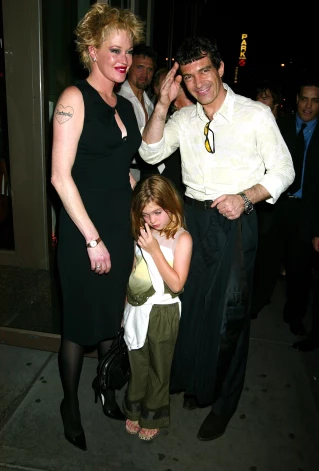 Melānija Grifita ar vīru Antonio Banderasu un meitu Stellu 2003. gadā.