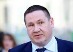 Экс-мэр Огрского края, который был ранен в Украине, задекларировал пособие почти в 18 тысяч евро и долги на сотни тысяч