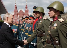 Putina 9. maija parāde kļūst pieticīgāka: šogad bez militārās tehnikas kolonnas