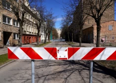 "Правительство продолжает молчать": в Латвии под угрозой оказались работы на дорогах и мостах