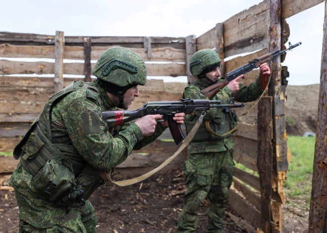 Krievija plāno izmantot armiju, lai aizsargātu savus pilsoņus ārzemēs. Ko tas praksē nozīmēs Baltijai