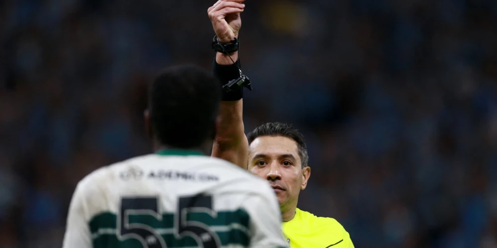 FIFA grozīja dzelteno un sarkano kartīšu noteikumus pirms gaidāmā Pasaules kausa izcīņas finālturnīra.