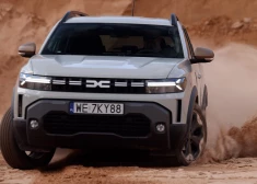 Dokumentālists Ivars Zviedris izmēģina auto, kas darbojas ar gāzi, benzīnu un elektrību