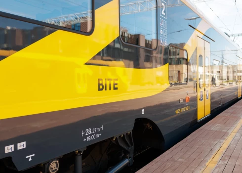 Pirmajiem četriem Latvijā kursējošajiem pasažieru elektrovilcieniem piešķirti vārdi. 