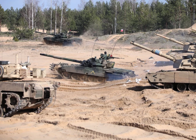 В Латвии пройдут масштабные военные учения: жителей предупредили о передвижении техники и дронах