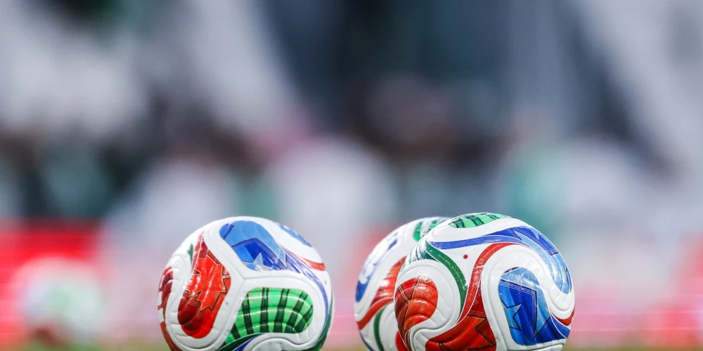 Šī Pasaules kausa bumbas nosauktas "Trionda" vārdā, simbolizējot trīs rīkotājvalstis.