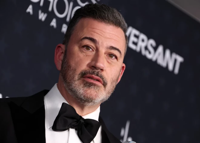 Džimijs Kimmels aizstāv savu joku par Melāniju Trampu kā "gaidošu atraitni". Ko viņš pateica?