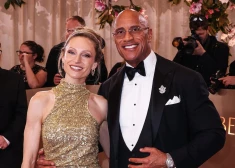 Vai Dveins Džonsons patiešām kļuvis par tēvu vēl diviem bērniem? Sieva atklāj patiesību