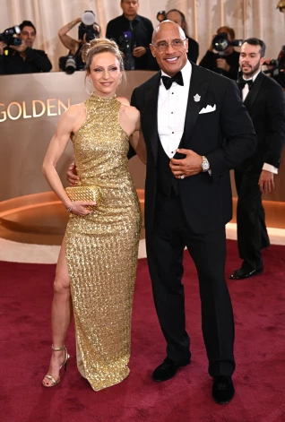Dveins Džonsons un Lorēna Hašiana “Zelta globusu” balvu vakarā šā gada janvārī.