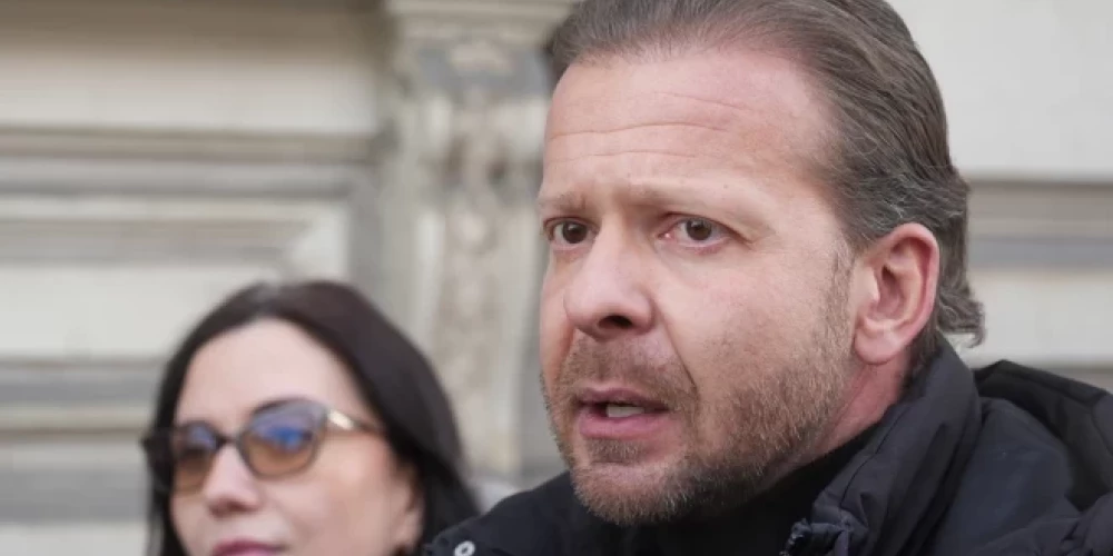 Naida kurināšanā apsūdzētais Rīgas domes deputāts Aleksejs Rosļikovs aizbēdzis uz Baltkrieviju.