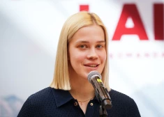 FOTO: prezentēta izdevniecības "Rīgas Viļņi" veidotā grāmata par Latvijas sportistu sniegumu Milānas-Kortīnas olimpiskajās spēlēs