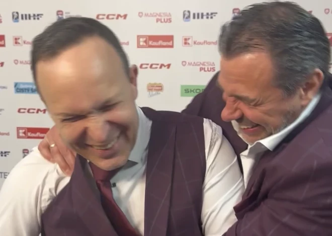 "Es mīlu šos čaļus!" Latvijas U-18 hokeja izlases galvenais treneris Sorokins pēc mača ar ASV ļauj vaļu emocijām. VIDEO