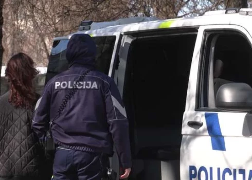 В Латвии детей пришлось забирать у родителей после поездок с пьяными водителями.