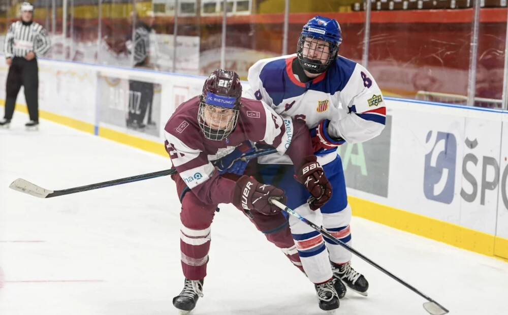 Noskaidrots, kas būs Latvijas U-18 hokeja izlases pretinieki pasaules čempionāta pusfinālā