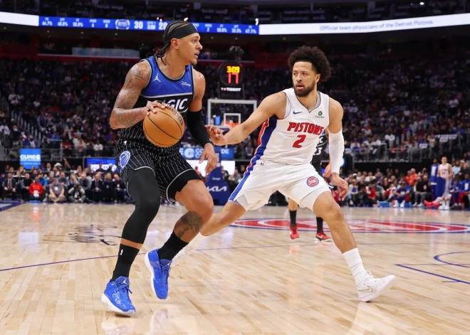 Kaningems un Bankero samet pa 45 punktiem, bet sērija vēl nebeidzas; "Rockets" turpina rāpties ārā no bedres