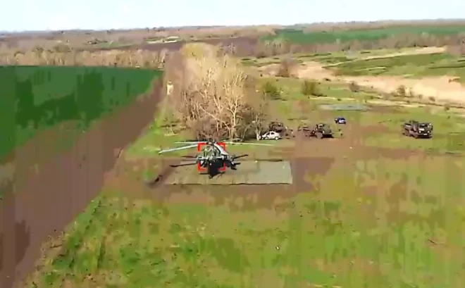 Ukrainas Bezpilota sistēmu spēki ziņo, ka uzbrukuma laikā ienaidnieka helikopteri, visticamāk, atradās tehniskajā apkopē.