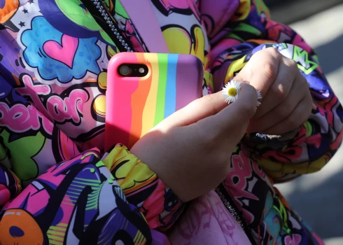 Arī mākoņainā laikā un esot paēnā ir jāieziež visas atklātās ķermeņa daļas – rociņas, kājiņas, pēdiņas – visas ķermeņa vietas, ko nenosedz apģērbs.