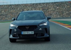 Rīgā piezemējies modernizētais "Cupra Formentor VZ5"