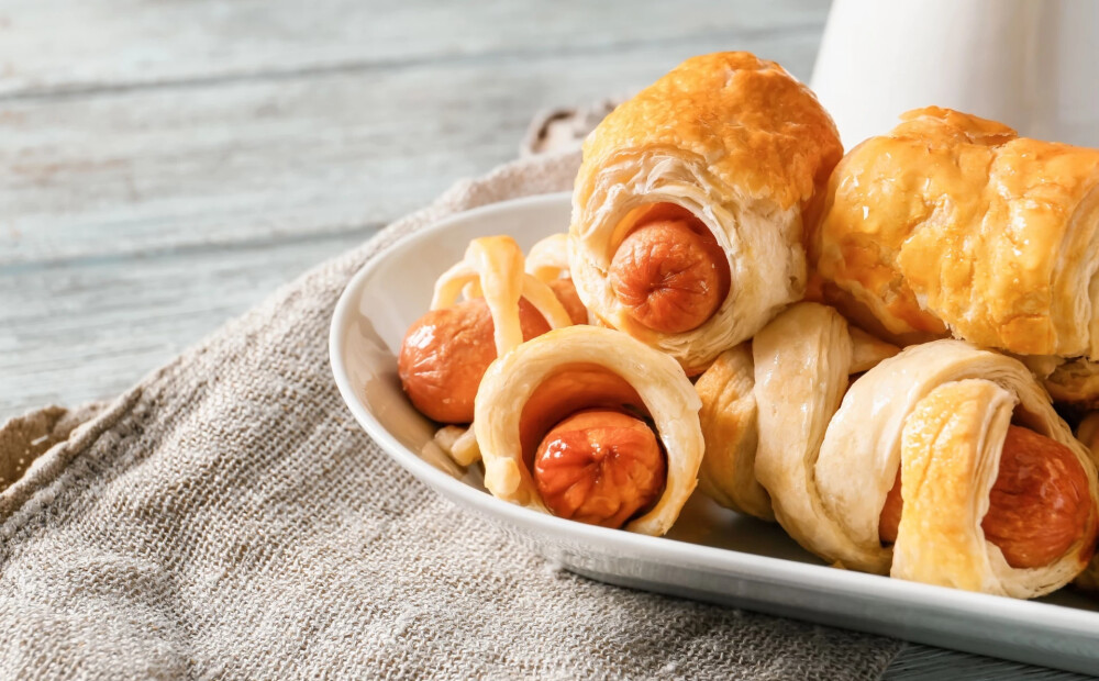 Bērnu iemīļotie kārtainās mīklas hotdogi
