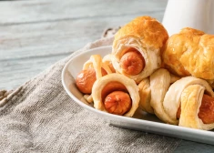 Bērnu iemīļotie kārtainās mīklas hotdogi
