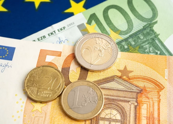 ECB nemaina procentu likmes, bet brīdina par inflācijas riskiem