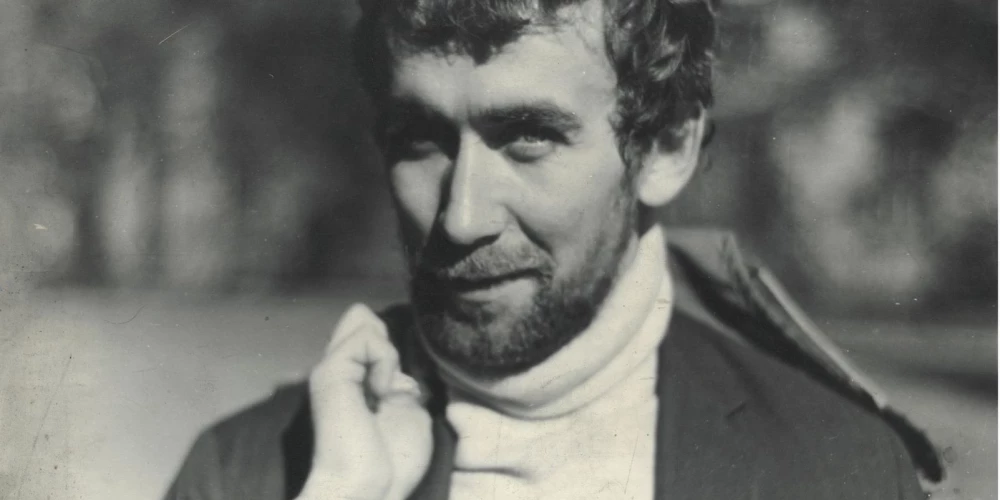Retās fotogrāfijās iemūžināts Imants Kalniņš: Liepājā tapusi īpaša jubilejas izstāde.