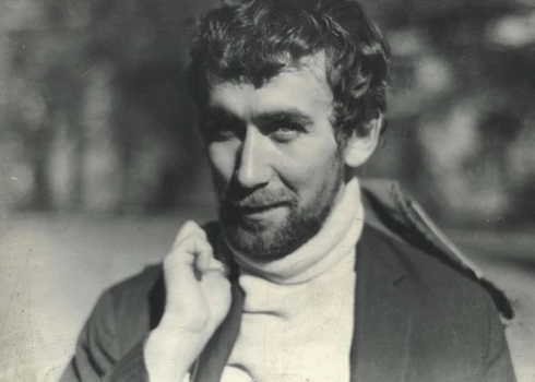 Retās fotogrāfijās iemūžināts Imants Kalniņš: Liepājā tapusi īpaša jubilejas izstāde.