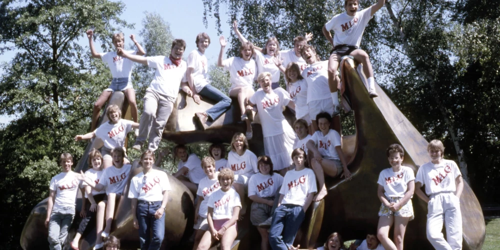 Minsteres Latviešu ģimnāzijas 40. izlaiduma absolventi, 1985. gads.