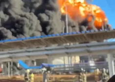 Apokaliptiski skati Urālos: deg "Lukoil" rūpnīca pie Permas pēc ukraiņu dronu uzbrukuma