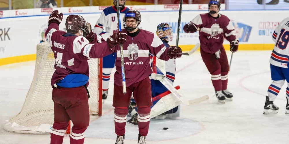Latvijas U-18 izlase gūst kārtējos vārtus pret ASV (foto: Marika Klaucāne)